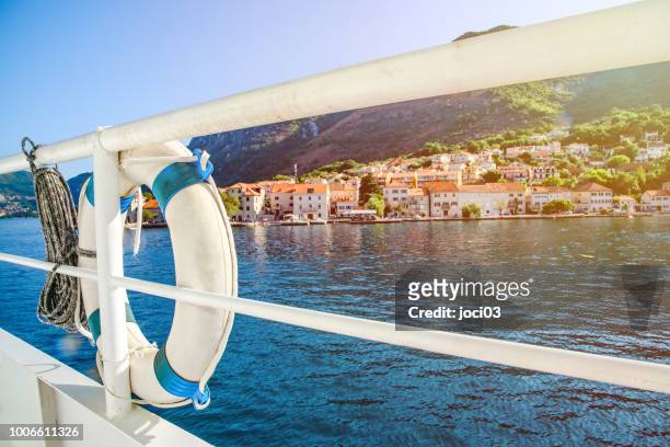 boka bay daagse cruise, montenegro - cruising stockfoto's en -beelden