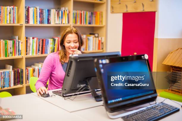 Use Computer In Library Health Library Computer Photos and Premium High Res Pictures - Getty Images