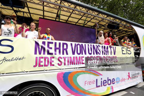 Am 22. Juli 2017 in Berlin unter dem Motto: MEHR VON UNS ? JEDE STIMME GEGEN RECHTS! Zum 39. Mal zog die bunte CSD-Parade durch die Hauptstadt....