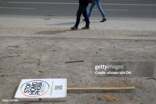 Schwule und Lesben bei einer Demonstration gegen homophobe Übergriffe in Tschetschenien in Berlin