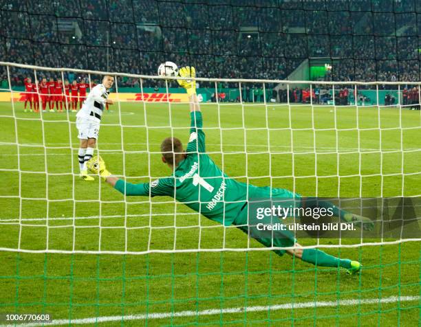 Sports, football, DFB Cup, 2016/2017, Round 5, semifinal, Borussia Moenchengladbach vs Eintracht Frankfurt 7:8 on penalties, Stadium Borussia Park,...