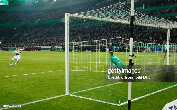 Sports, football, DFB Cup, 2016/2017, Round 5, semifinal, Borussia Moenchengladbach vs Eintracht Frankfurt 7:8 on penalties, Stadium Borussia Park,...