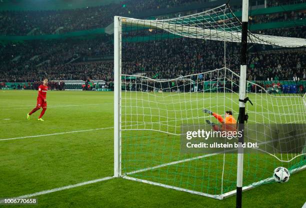 Sports, football, DFB Cup, 2016/2017, Round 5, semifinal, Borussia Moenchengladbach vs Eintracht Frankfurt 7:8 on penalties, Stadium Borussia Park,...