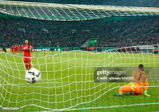 Sports, football, DFB Cup, 2016/2017, Round 5, semifinal, Borussia Moenchengladbach vs Eintracht Frankfurt 7:8 on penalties, Stadium Borussia Park,...