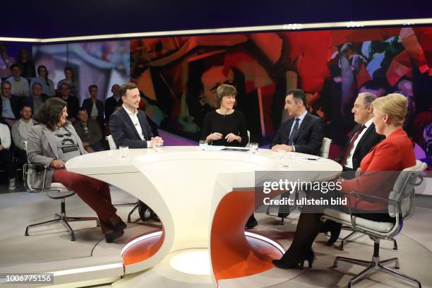 Canan Topcu , Paul Ziemiak , Maybrit Illner , Cem Özdemir (Parteivorsitzender, BÜNDNIS 90 / DIE GRÜNEN, Mustafa Yeneroglu und Dr. Franziska Giffey in...