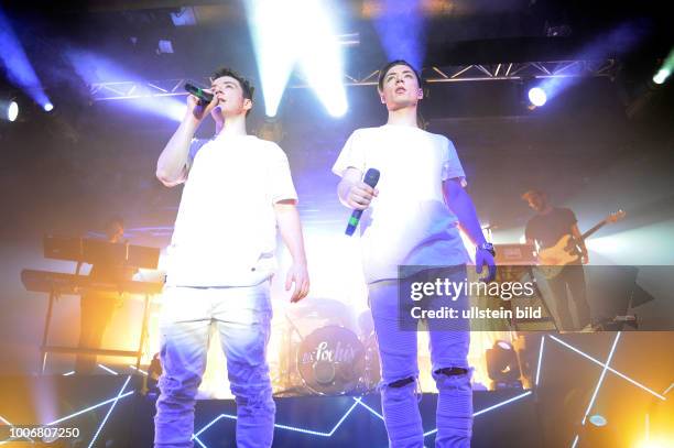 Die Lochis, DieLochis - das deutsche Comedy- und Musikduo, bestehend aus den beiden Zwillingsbruedern Heiko und Roman Lochmann bei einem Konzert in...