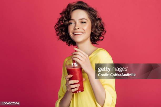 woman drinking detox juice - drinking smoothie stock pictures, royalty-free photos & images