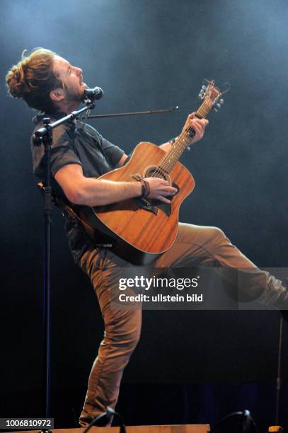 Jeremy Loops, buergerlich Jeremy Hewitt - der suedafrikanische Singer-Songwriter und Umweltaktivist bei einem Konzert auf dem A Summer´s Tale Open...