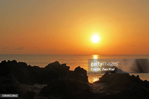 sunrise over atlantic ocean with silhouette of anastasia rocks on the foreground - stuart florida imagens e fotografias de stock