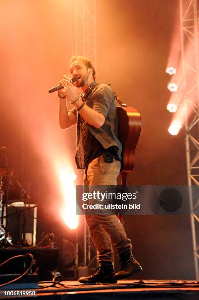 Jeremy Loops, buergerlich Jeremy Hewitt - der suedafrikanische Singer-Songwriter und Umweltaktivist bei einem Konzert auf dem A Summer´s Tale Open...