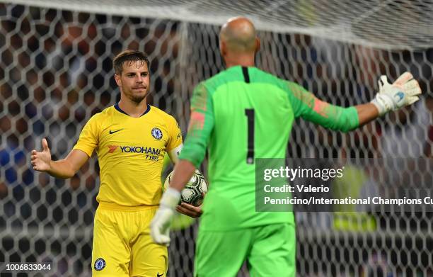 Cesar Azpilicueta of Chelsea celebrates with Willy Caballero of Chelsea after scoring his sides fifth and winning penalty during the International...