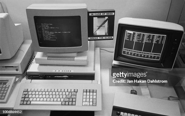 old computers on desk - the past stock pictures, royalty-free photos & images