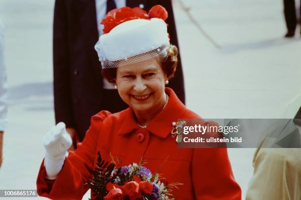 Queen Elizabeth II, Königin von Groß Britannien, auf Staatsbesuch in Berlin , Westberlin , am 28 Mai 1987, Hier am Breitscheidplatz an der...