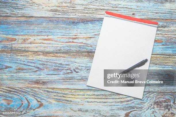 blank notebook - story telling in the workplace stockfoto's en -beelden