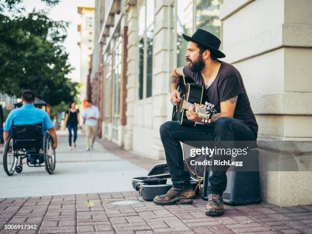 賣藝街音樂家 - busker 個照片及圖片檔