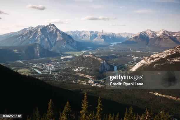 beautiful mountain landscape in banff canada - banff springs hotel imagens e fotografias de stock