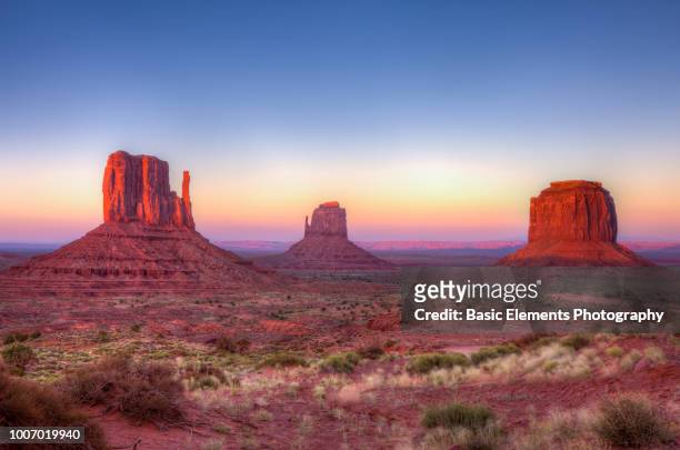 monument valley glow - phoenix arizona stock-fotos und bilder