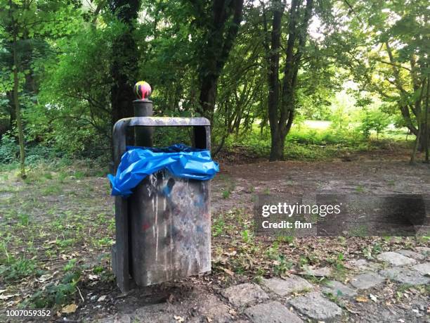 Scared Dustbin 1,009 Public Dustbin Stock Photos, High-Res Pictures, and Images ...
