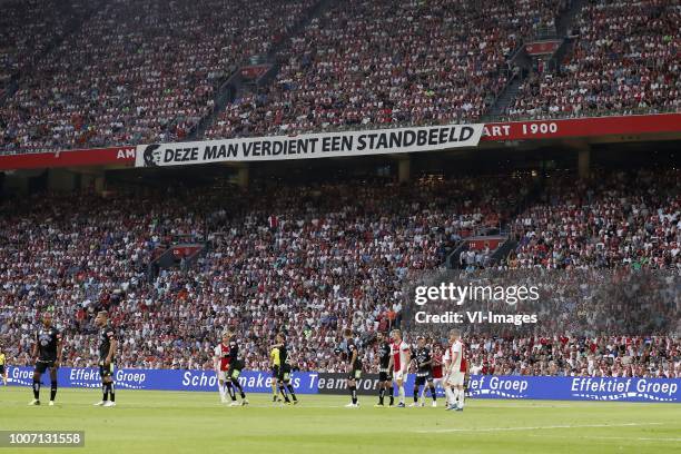 Banner this man deserves a statue. Deze man verdient een standbeeld. During the UEFA Champions League second round qualifying first leg match between...