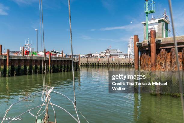view from the fisherboat to the harbor, list/sylt - list stock-fotos und bilder
