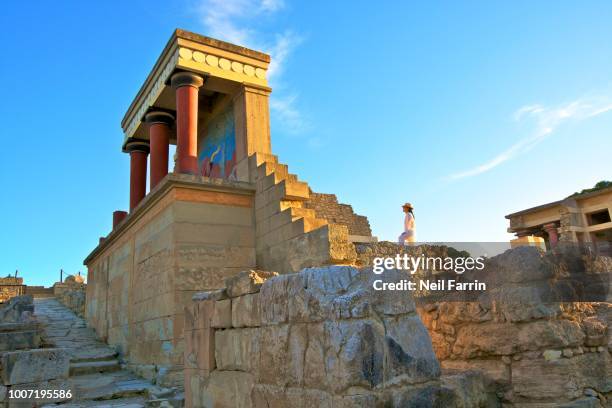 the minoan palace of knossos, knossos, heraklion, crete, greek islands, greece, europe - herakleion stockfoto's en -beelden