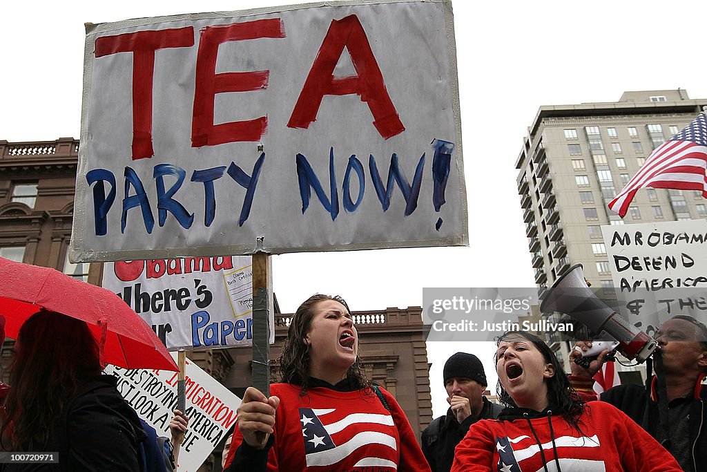 Anti-War Demonstrators Protest Obama's Fundraiser Visit To San Francisco