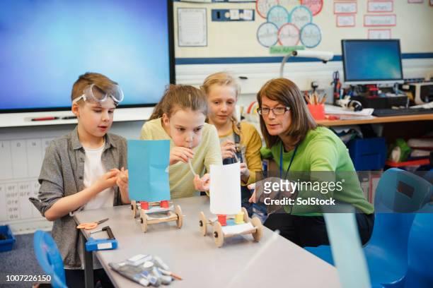 experimenting in elementary class - school science project stock pictures, royalty-free photos & images