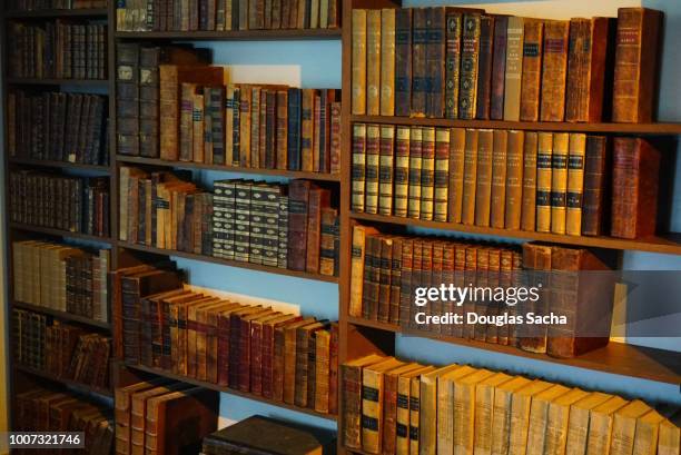 full frame of a bookshelf of classic books - biblioteca del congresso statunitense foto e immagini stock