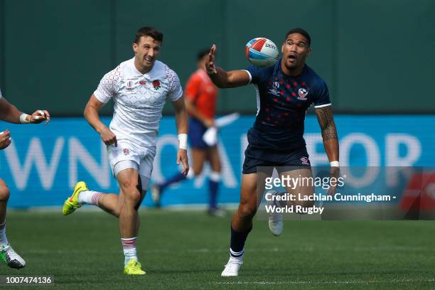 Martin Iosefo of the United States gather the ball during the quarter final match against England on day two of the Rugby World Cup Sevens at AT&T...