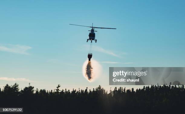 firefighting helicopter - firefighting aircraft stock pictures, royalty-free photos & images