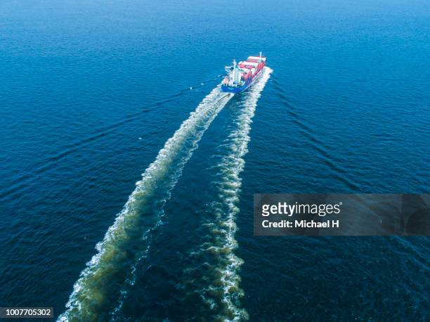 aerial view of  container ship in sea - boat wake stock pictures, royalty-free photos & images
