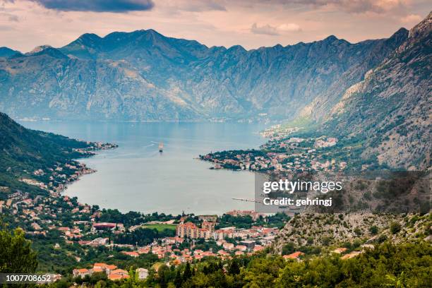 erhöhte ansicht der bucht von kotor - montenegro stock-fotos und bilder