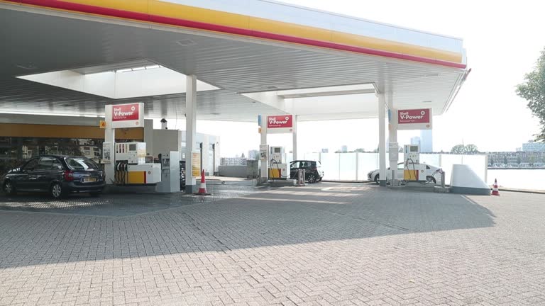 Shell Fuel Delivery 156 Shell Fuel Truck Stock Videos, Footage, & 4K Video Clips - Getty Images
