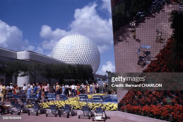 Le parc d'attractions 'Epcot' lors de son ouverture à Orlando, Floride le 21 octobre 1982, Etats-Unis.