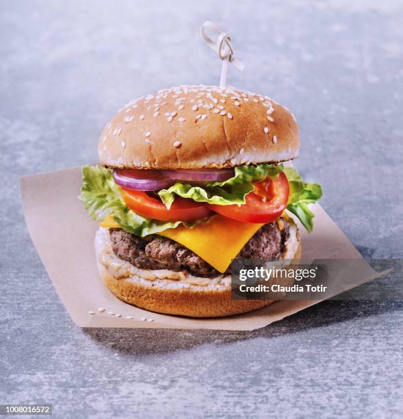 burger - american cheeseburger stock pictures, royalty-free photos & images