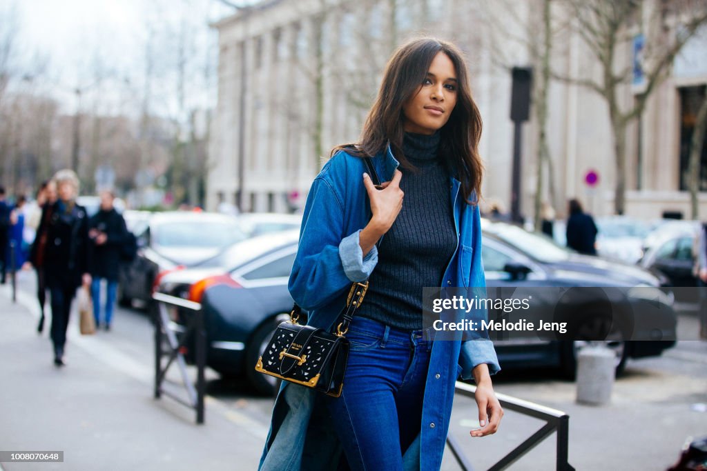 Street Style : Day Four- Paris Fashion Week Womenswear Fall/Winter 2017/2018