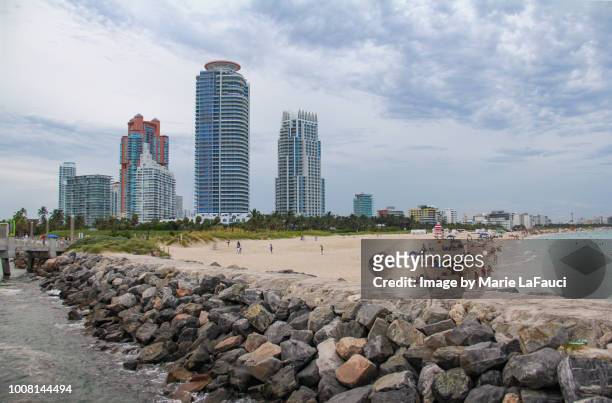 miami beach skyline - miami beach south pointe park foto e immagini stock
