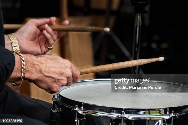 musician playing a musical instrument - playing drums fotografías e imágenes de stock