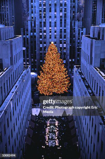 christmas tree - rockefeller centre christmas stock pictures, royalty-free photos & images