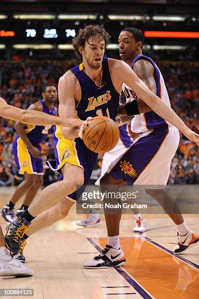 Pau Gasol of the Los Angeles Lakers drives around Channing Frye of the Phoenix Suns in Game Four of the Western Conference Finals during the 2010 NBA...