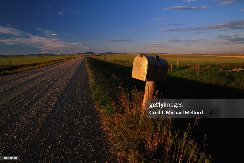 COUNTRY ROAD NEAR CUT BANK IN MONTANA