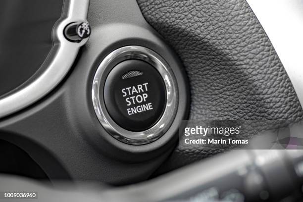 modern car engine start switch - fahrzeug mit hybrid antrieb stock-fotos und bilder