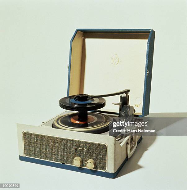 50s record player - tocadiscos fotografías e imágenes de stock