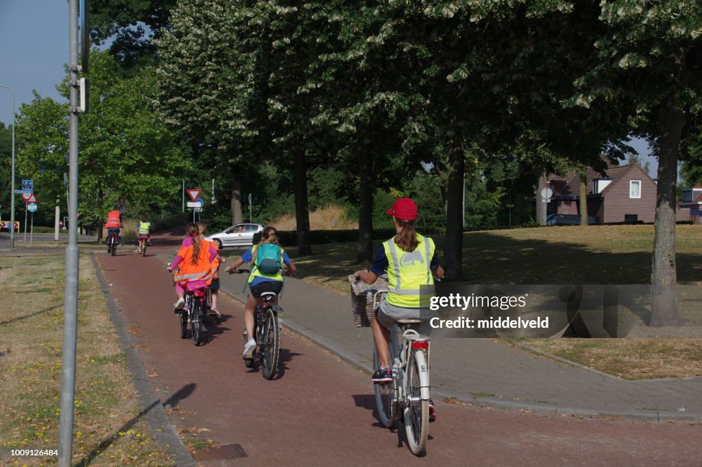 School jeugd op fiets
