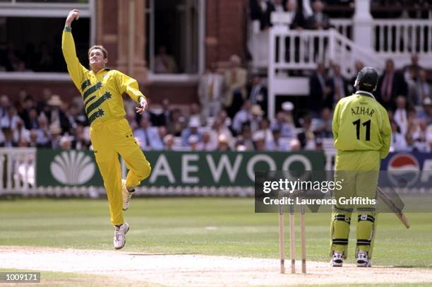 Tom Moody of Australia catches Azhar Mahmood of Pakistan in the Cricket World Cup Final at Lord's in London. Australia won by 8 wickets. \ Mandatory...