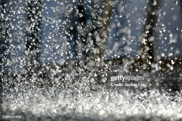 water splashes - 重力場 ストックフォトと画像