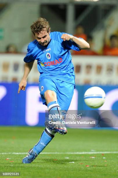 Singer Paolo Meneguzzi of Nazionale Cantanti in action during the XIX Partita Del Cuore charity football game at on May 25, 2010 in Modena, Italy.