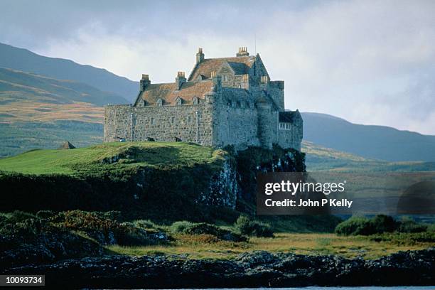 ancient stone castle on west coast, scotland - scotland castle stock pictures, royalty-free photos & images