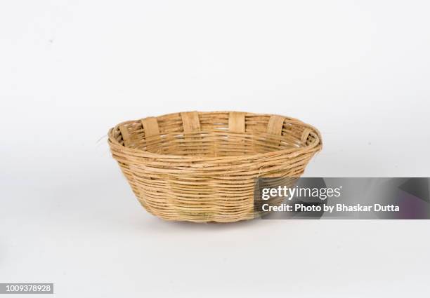 basket - wicker photos et images de collection