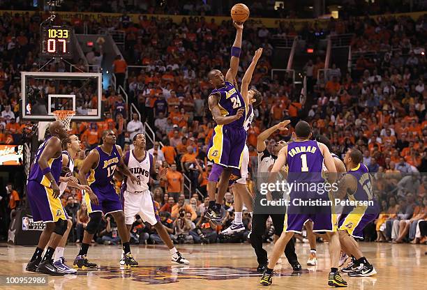 Kobe Bryant of the Los Angeles Lakers reaches for a jump ball against the Phoenix Suns during Game Four of the Western Conference finals of the 2010...